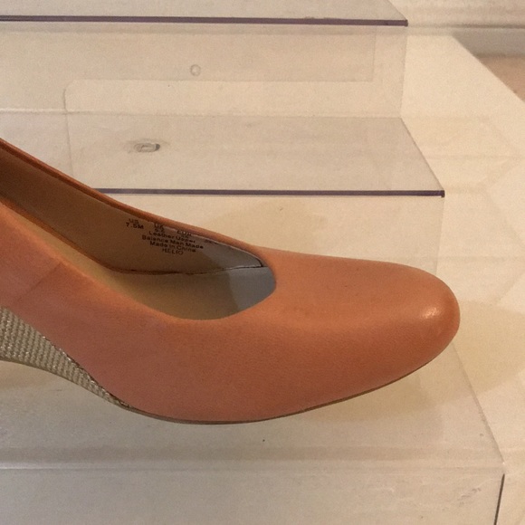 Franco sarto-peach wedges-7.5M - Picture 9 of 12
